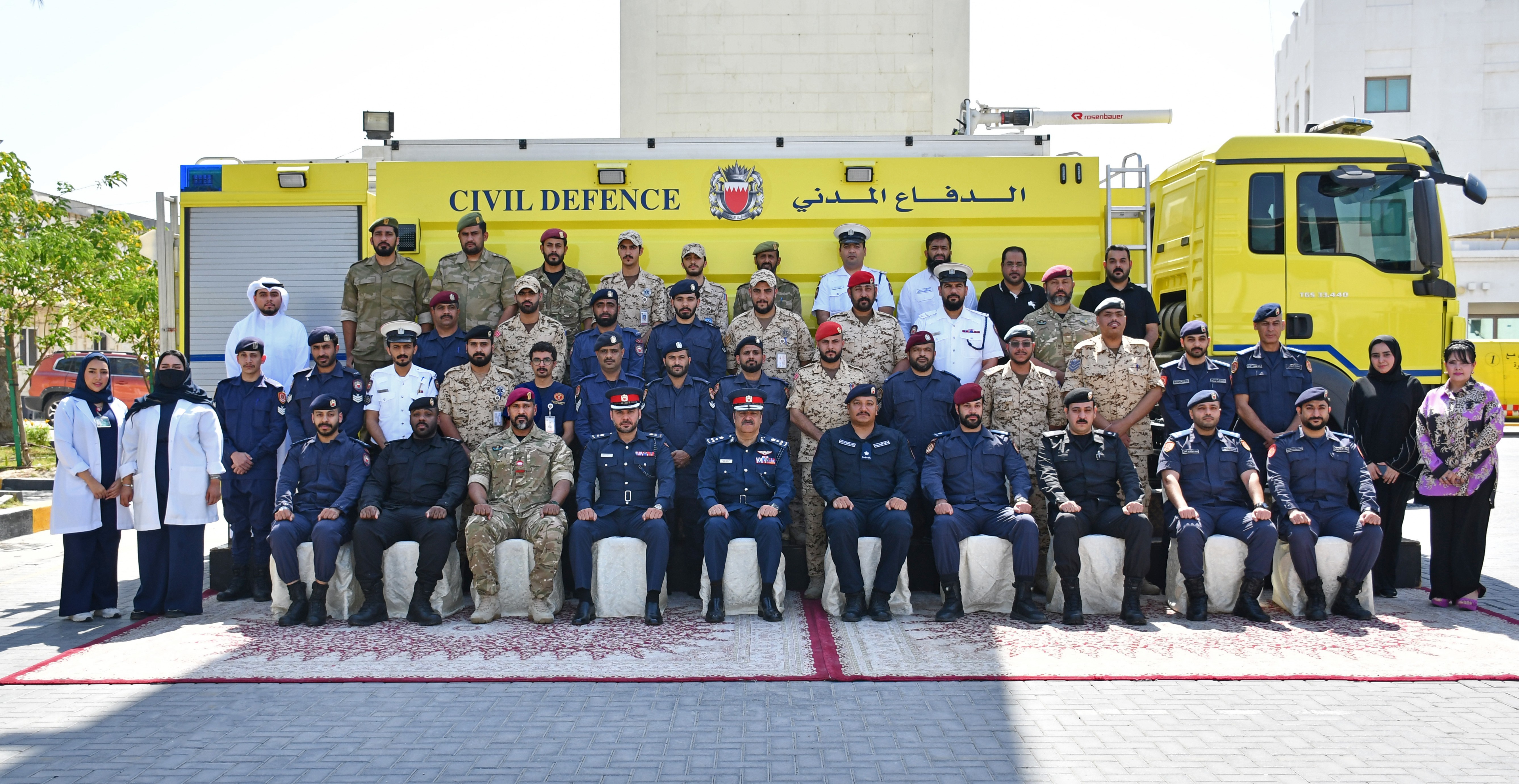 مدير عام الدفاع المدني يحضر حفل تخريج دورة التعامل مع المواد الخطرة بمشاركة إدارات وزارة الداخلية وقوة دفاع البحرين وجهاز المخابرات والحرس الوطني<